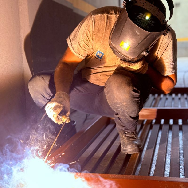 Servicio de soldaduras en estructuras de hierro, acero inoxidable y aluminio por HERREELEC en CABA